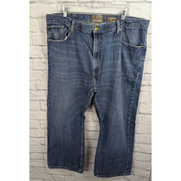 Levi's‎ Strauss 557 Relaxed Boot Cut Men's Jeans Size 42X30 Medium Wash - Picture 1 of 3